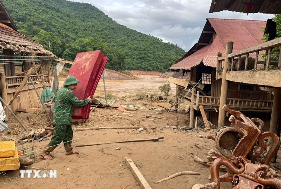 Nghệ An: Xã biên giới Mỹ Lý tan hoang sau mưa lũ Nghệ An: Xã biên giới Mỹ Lý tan hoang sau mưa lũ