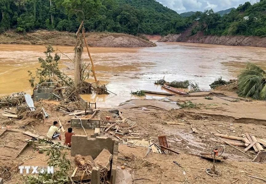 Nghệ An: Xã biên giới Mỹ Lý tan hoang sau mưa lũ Nghệ An: Xã biên giới Mỹ Lý tan hoang sau mưa lũ