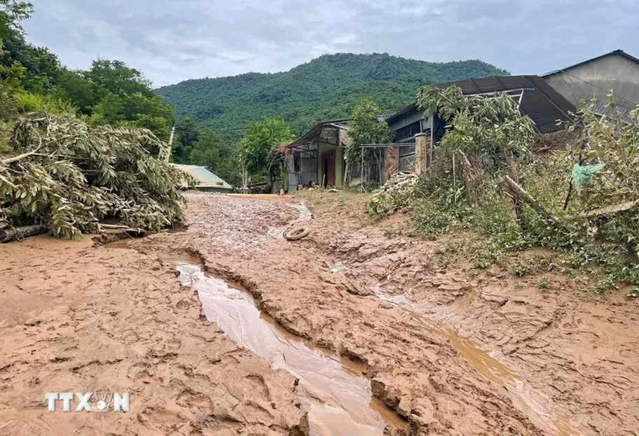 Nghệ An: Xã biên giới Mỹ Lý tan hoang sau mưa lũ