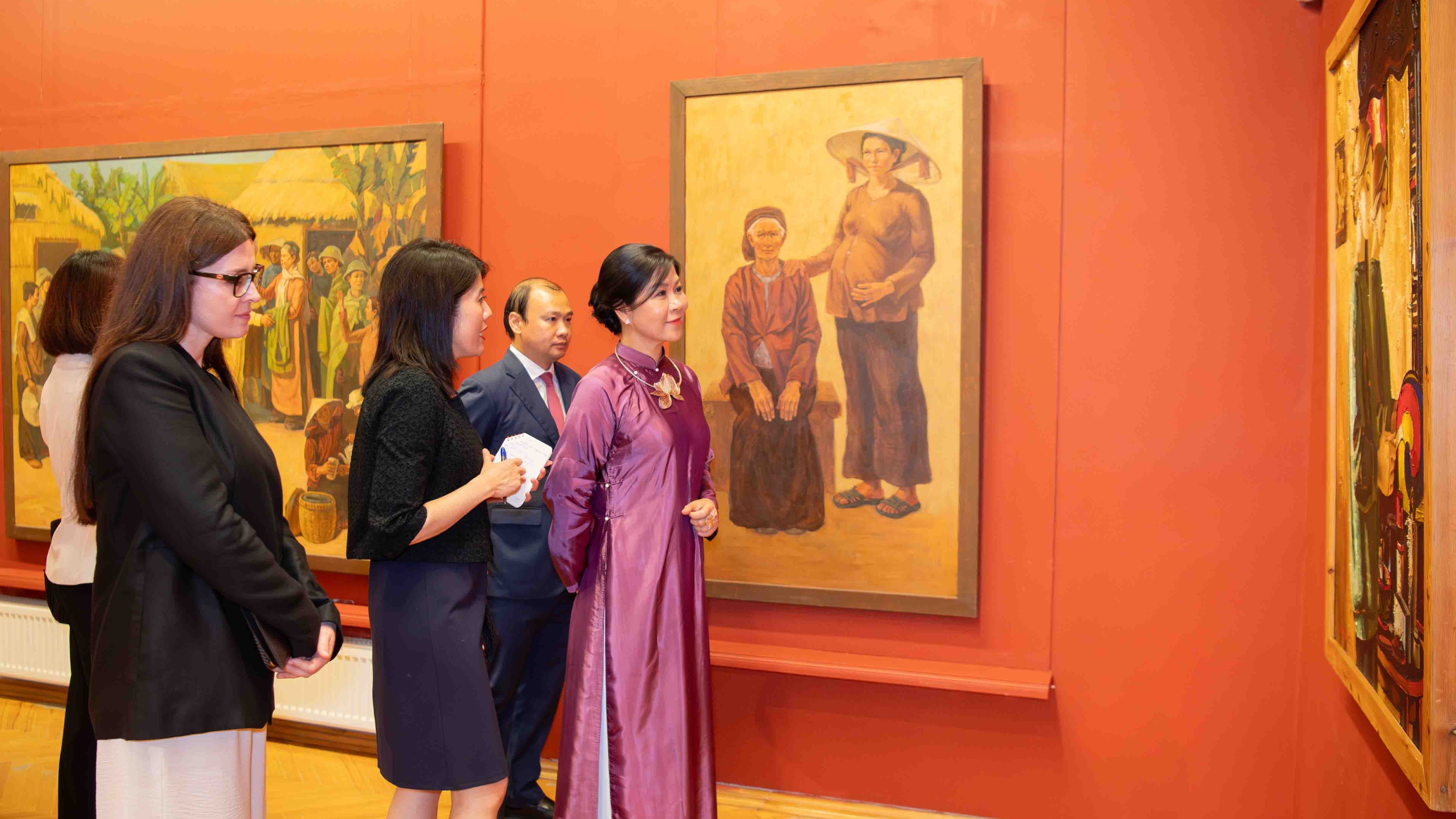 Tình nghĩa thầy và trò Việt-Nga qua triển lãm ở Moscow