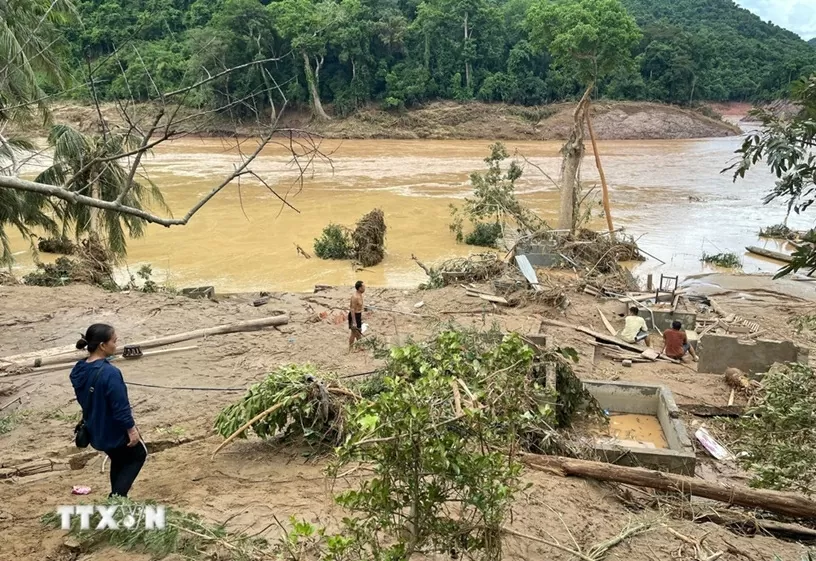 Nghệ An: Xã biên giới Mỹ Lý tan hoang sau mưa lũ Nghệ An: Xã biên giới Mỹ Lý tan hoang sau mưa lũ