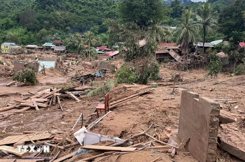 Nghệ An: Xã biên giới Mỹ Lý tan hoang sau mưa lũ Nghệ An: Xã biên giới Mỹ Lý tan hoang sau mưa lũ