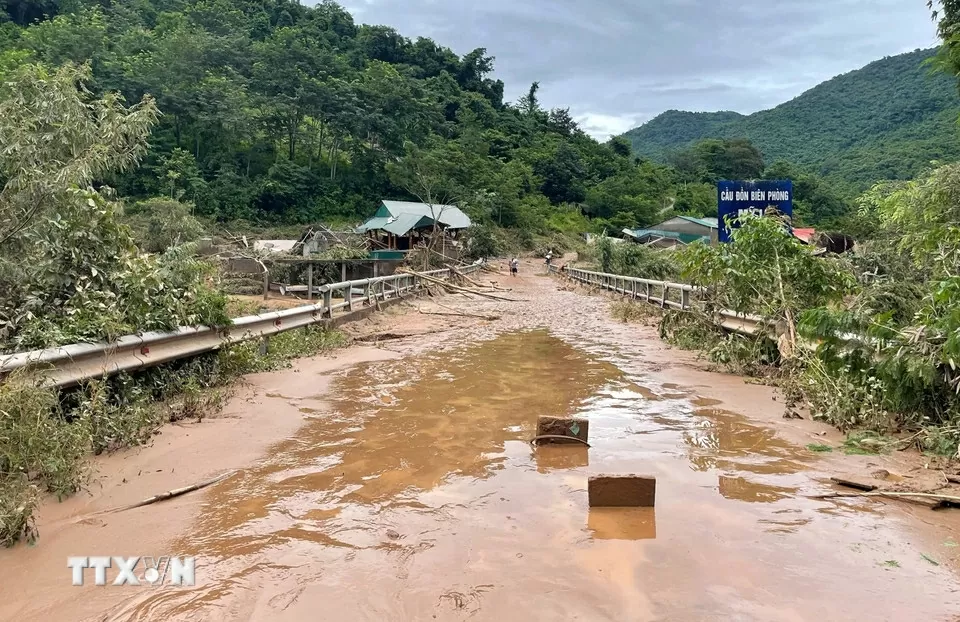 Nghệ An: Xã biên giới Mỹ Lý tan hoang sau mưa lũ