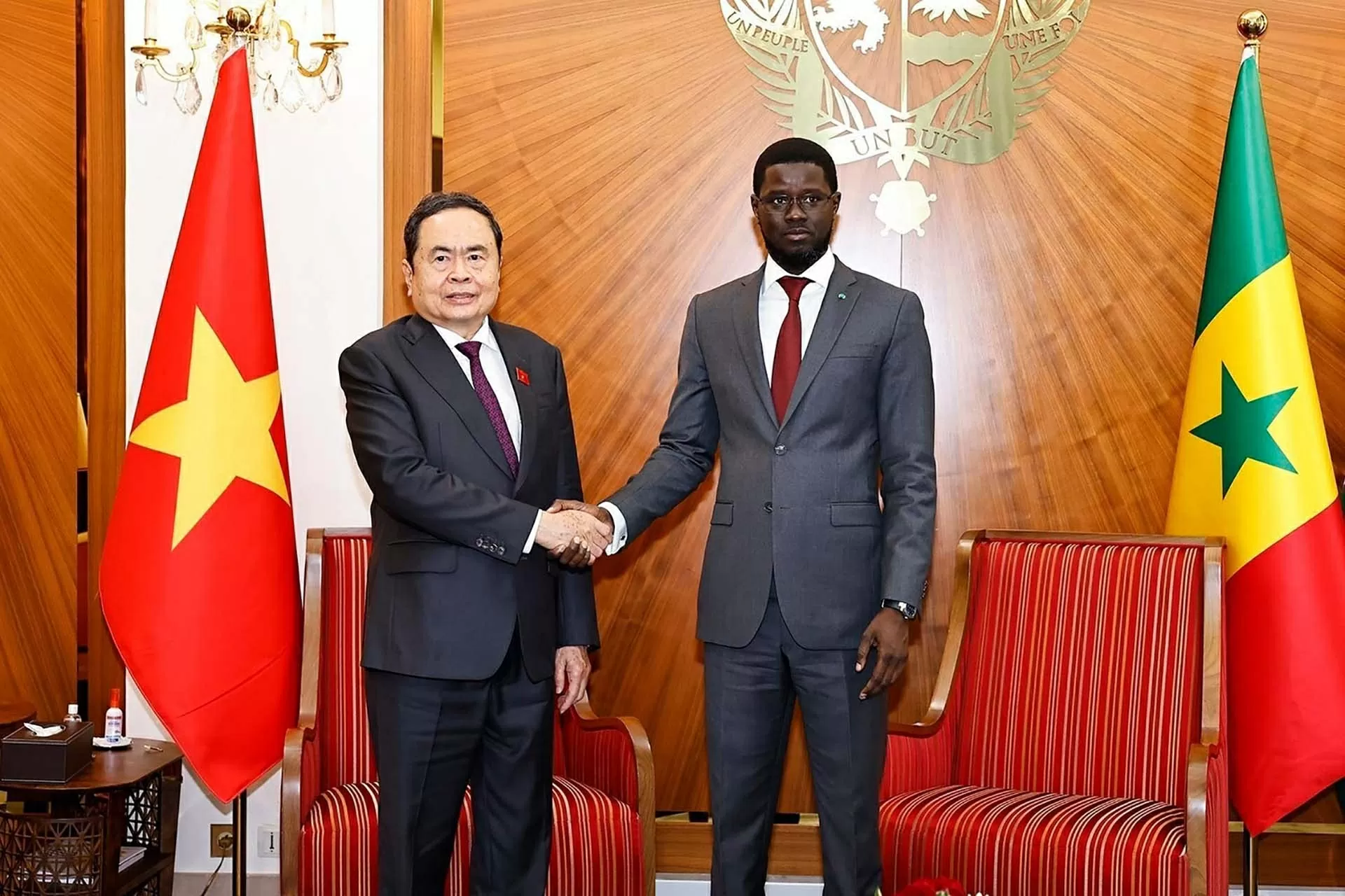 Chủ tịch Quốc hội Trần Thanh Mẫn hội kiến Tổng thống Senegal Bassirou Diomaye Faye. (Nguồn: TTXVN) Chủ tịch Quốc hội Trần Thanh Mẫn hội kiến Tổng thống Senegal Bassirou Diomaye Faye. (Nguồn: TTXVN)