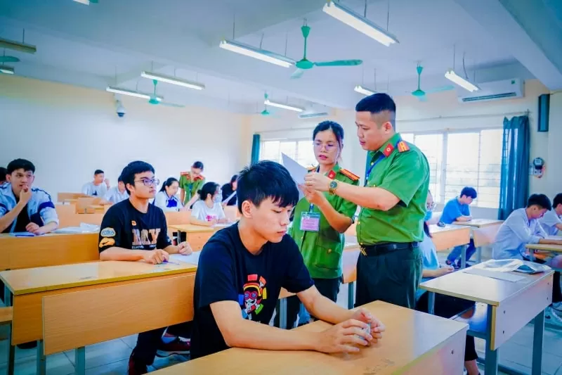 Điểm sàn xét tuyển vào 8 trường công an năm 2025 Điểm sàn xét tuyển vào 8 trường công an năm 2025