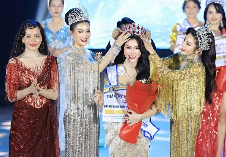 Doanh nhân gốc Tiền Giang đăng quang Hoa hậu Doanh nhân Hòa bình Trái đất 2025