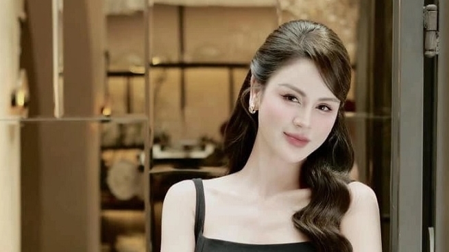 Thời trang đời thường đơn sắc thanh lịch của diễn viên Lương Thu Trang phim 'Dịu dàng màu nắng'