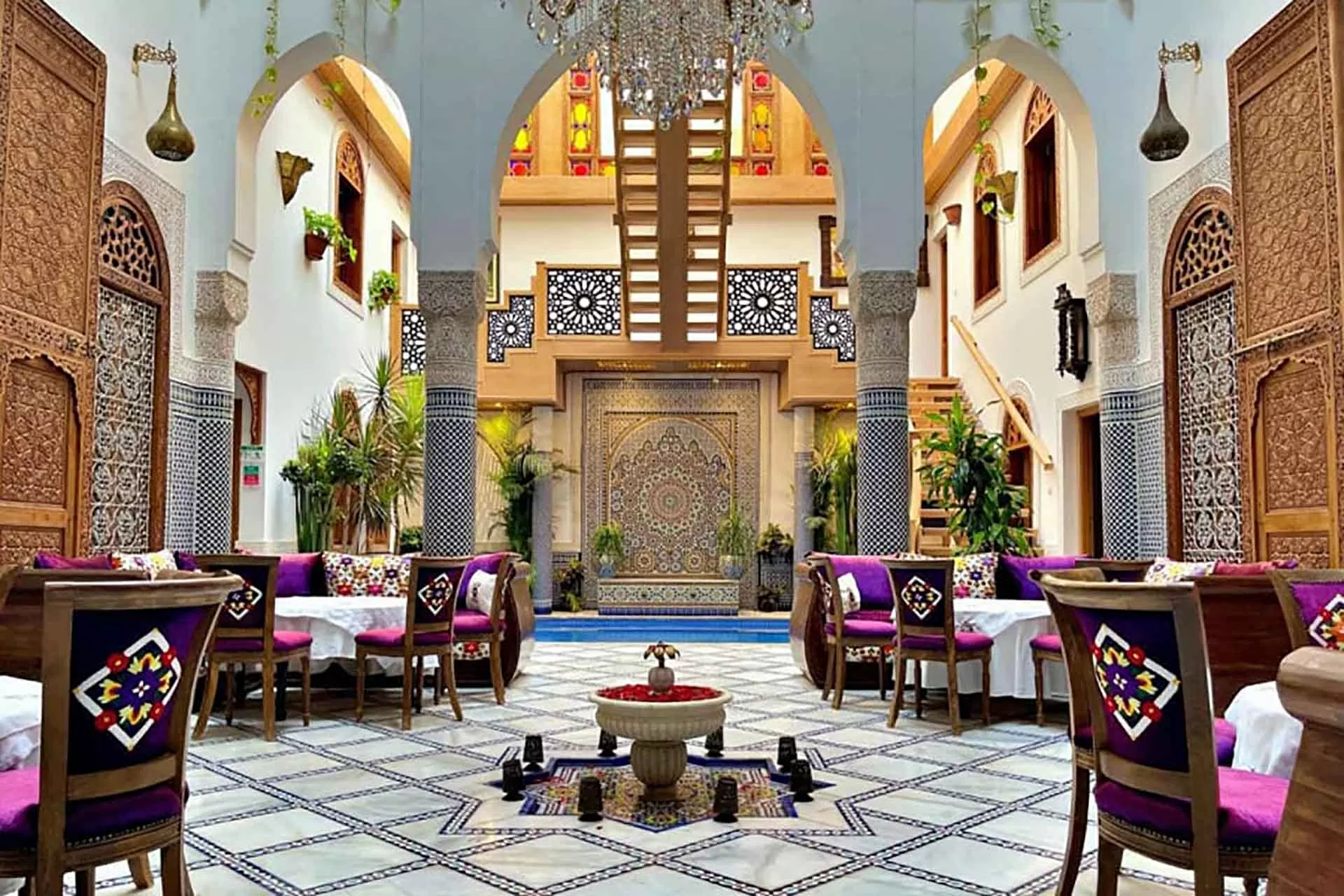Bên trong Riad Marjana, khách sạn mang đậm phong cách truyền thống Morocco, tọa lạc gần khu phố cổ Medina. (Nguồn: Riad Marjana)