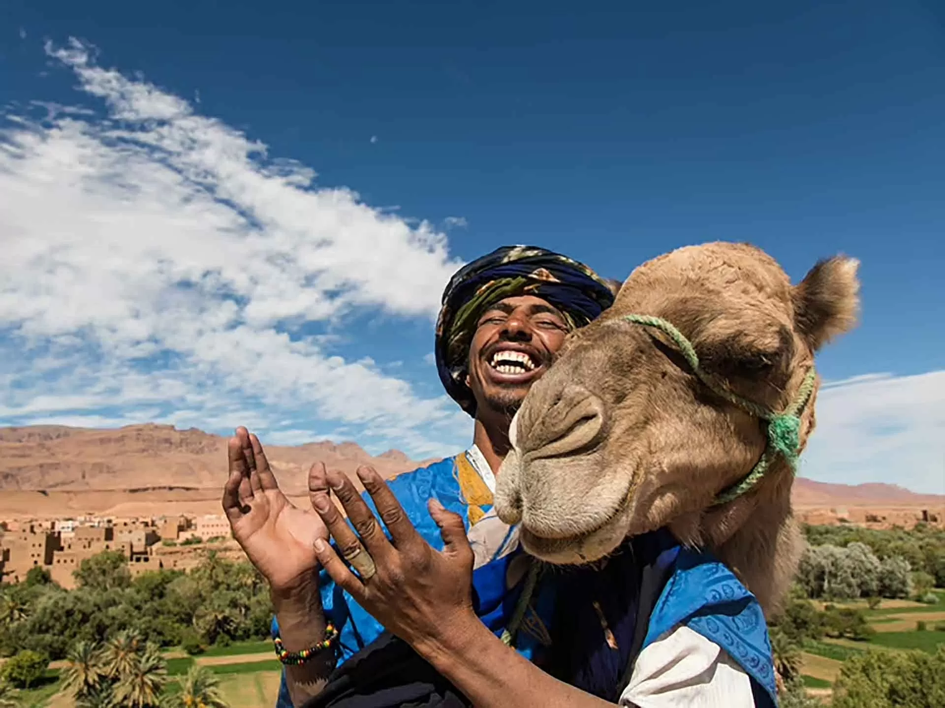 Du khách có thể khám phá đời sống du mục Morocco qua hành trình trên lưng lạc đà giữa sa mạc rộng lớn. (Nguồn: On the Go Tours) Du khách có thể khám phá đời sống du mục Morocco qua hành trình trên lưng lạc đà giữa sa mạc rộng lớn. (Nguồn: On the Go Tours)