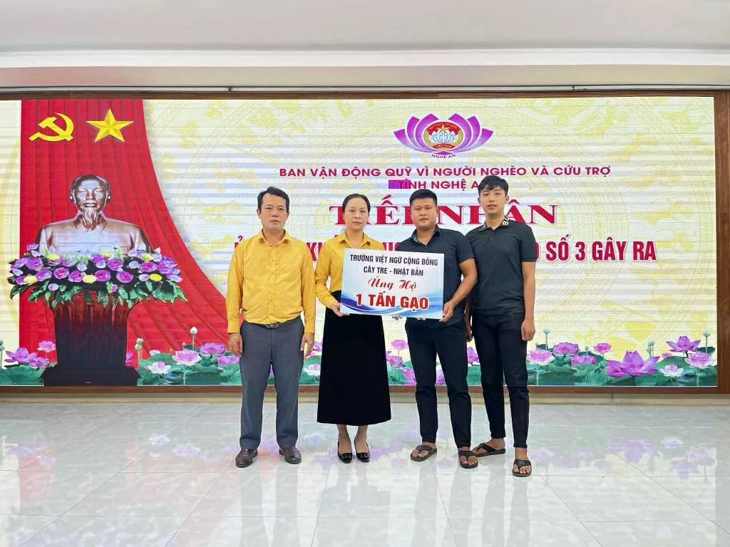 Thầy cô tại Nhật Bản gửi 1 tấn gạo ủng hộ đồng bào sau bão Wipha