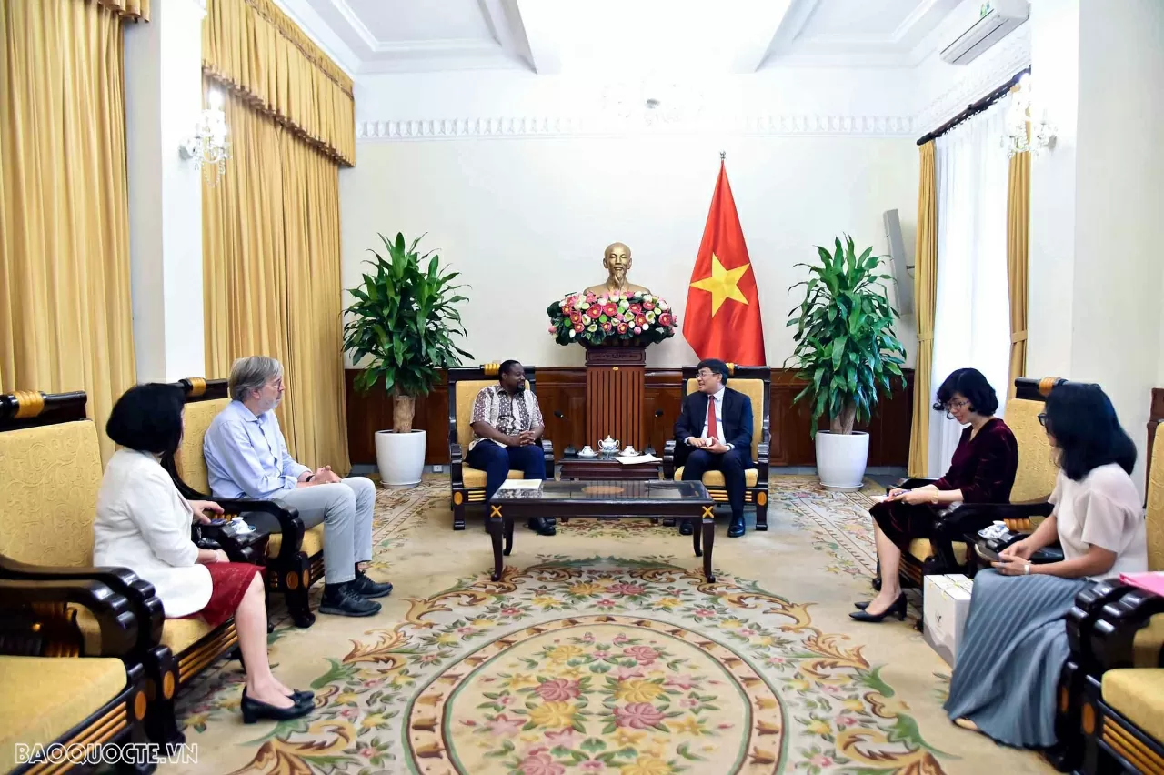 Việt Nam thúc đẩy hợp tác với Unesco trong bảo tồn di sản tư liệu Việt Nam thúc đẩy hợp tác với UNESCO trong bảo tồn Di sản tư liệu