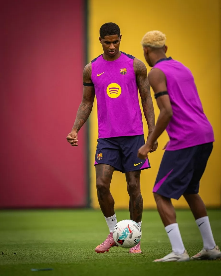 Rashford gây ấn tượng ngay buổi tập đầu tiên ở Barcelona