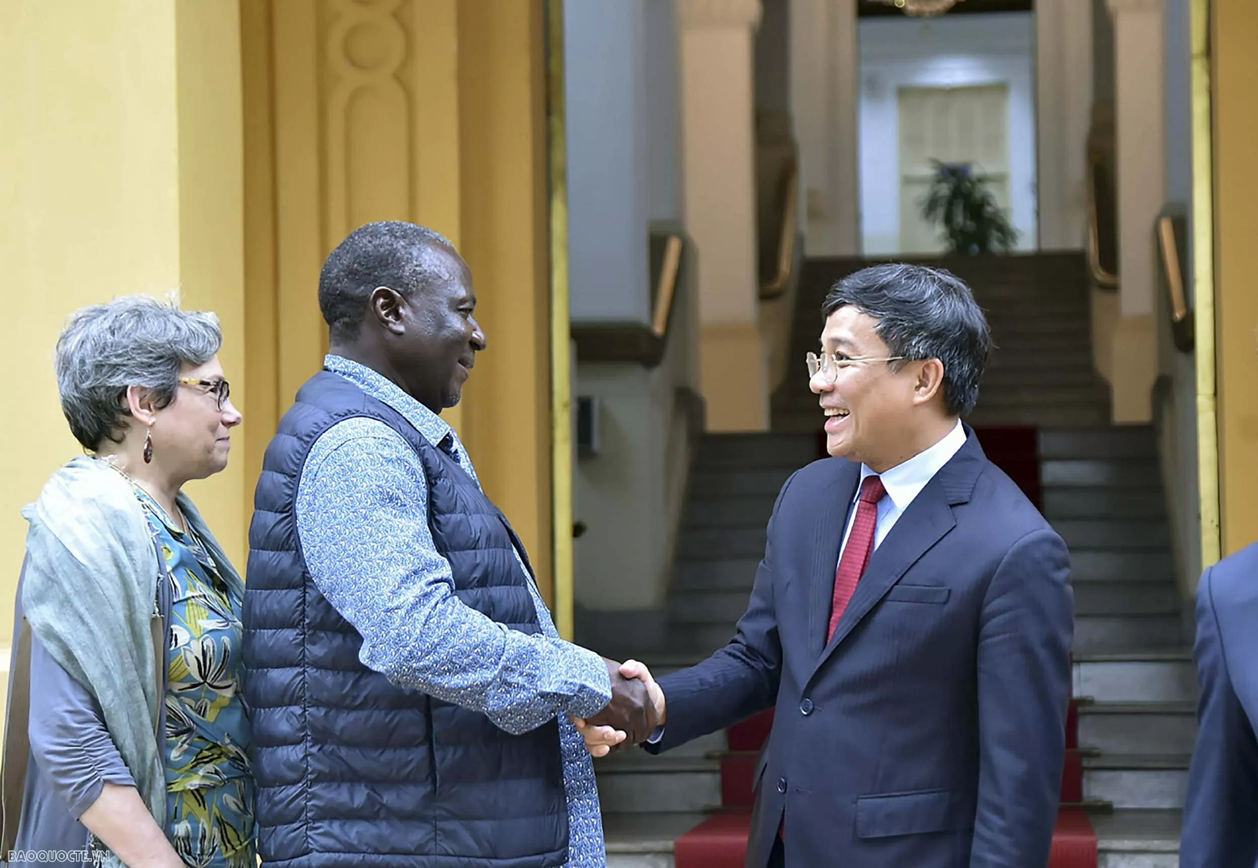 Việt Nam – UNESCO – ICOMOS tăng cường hợp tác bảo tồn Hoàng Thành Thăng Long Tăng cường hợp tác với Trung tâm Di sản thế giới UNESCO, ICOMOS xây dựng Hồ sơ phục dựng Chính điện Kính Thiên