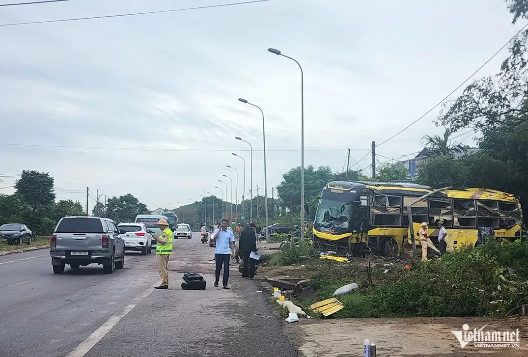 Vụ tai nạn giao thông đặc biệt nghiêm trọng lật xe khách tại Hà Tĩnh Vụ tai nạn giao thông đặc biệt nghiêm trọng lật xe khách tại Hà Tĩnh