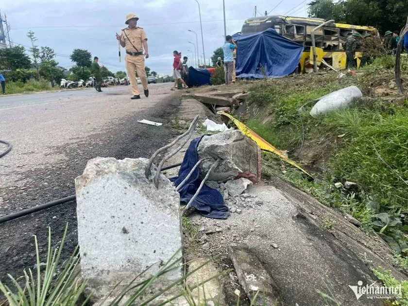 Vụ tai nạn giao thông đặc biệt nghiêm trọng lật xe khách tại Hà Tĩnh Vụ tai nạn giao thông đặc biệt nghiêm trọng lật xe khách tại Hà Tĩnh