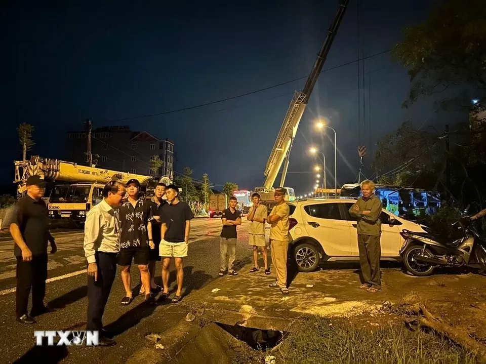 Vụ tai nạn giao thông đặc biệt nghiêm trọng lật xe khách tại Hà Tĩnh Vụ tai nạn giao thông đặc biệt nghiêm trọng lật xe khách tại Hà Tĩnh