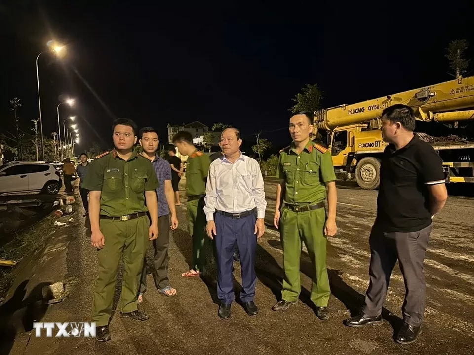 Vụ tai nạn giao thông đặc biệt nghiêm trọng lật xe khách tại Hà Tĩnh