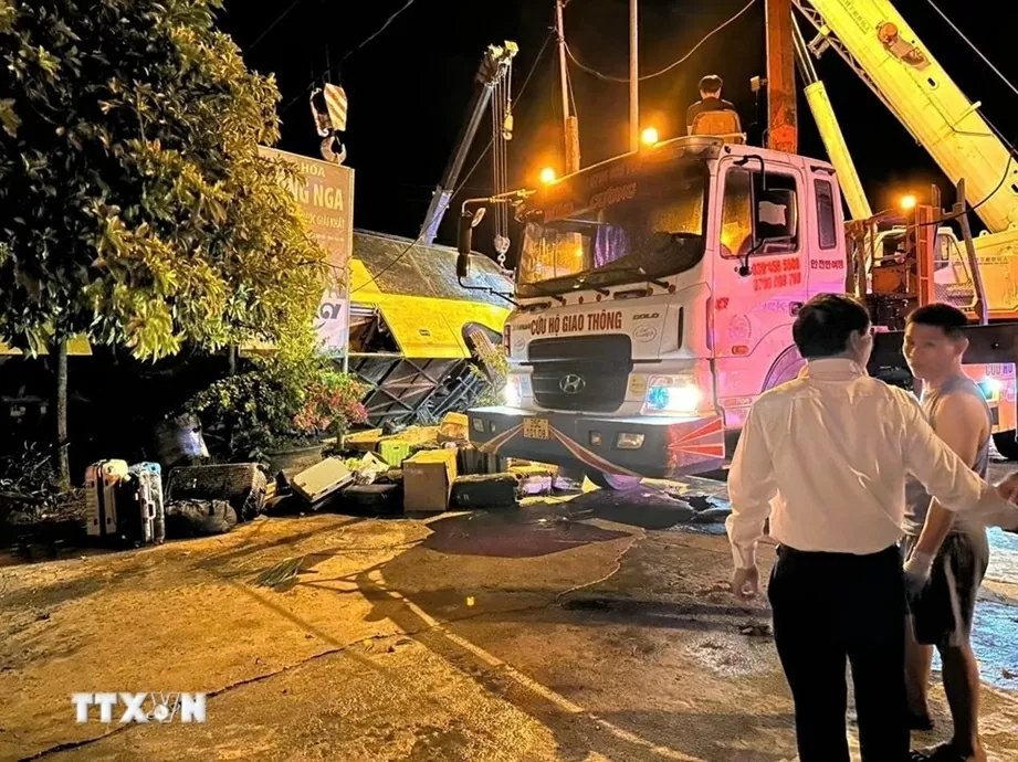 Vụ tai nạn giao thông đặc biệt nghiêm trọng lật xe khách tại Hà Tĩnh