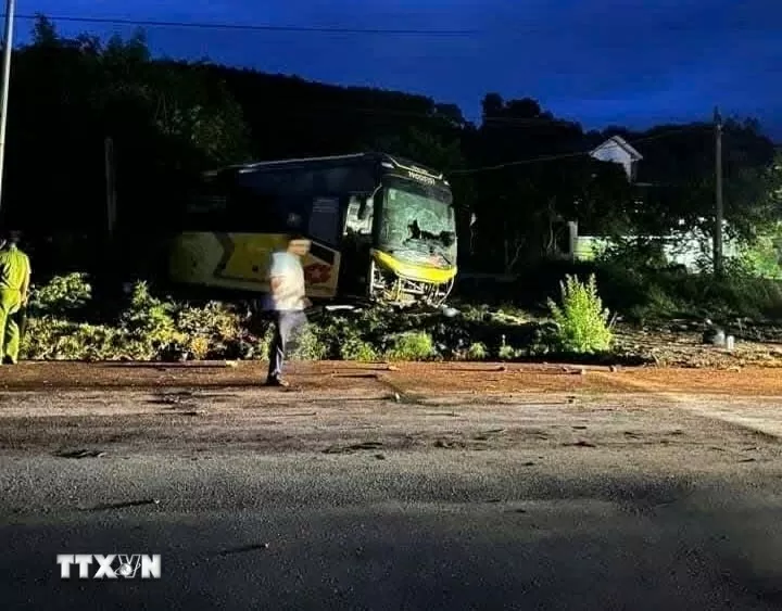 Vụ tai nạn giao thông đặc biệt nghiêm trọng lật xe khách tại Hà Tĩnh Vụ tai nạn giao thông đặc biệt nghiêm trọng lật xe khách tại Hà Tĩnh