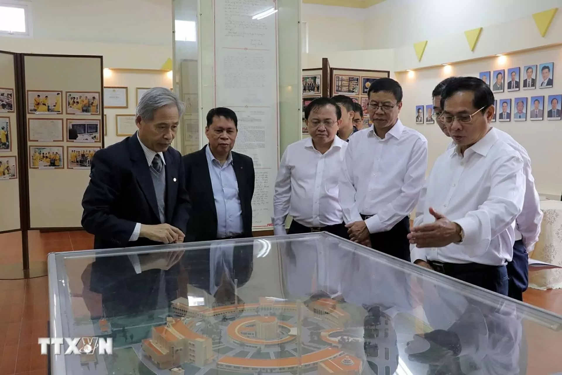 Phó Thủ tướng Bùi Thanh Sơn thăm, làm việc với Viện Nghiên cứu hạt nhân