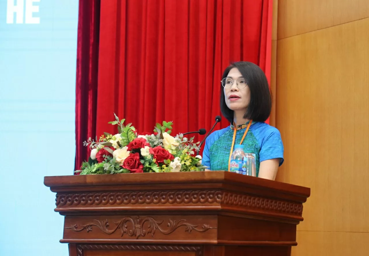 Phó Chủ nhiệm Ủy ban Nhà nước về người Việt Nam ở nước ngoài bà Ngô Thị Thanh Mai phát biểu tại tọa đàm. (Ảnh: Thành Long)