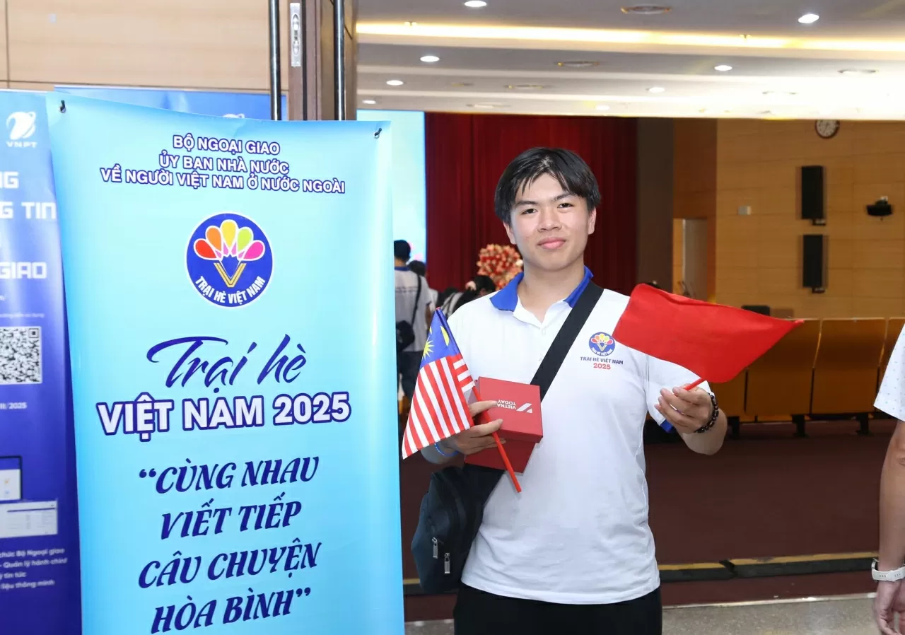 Em Nguyễn Quốc Anh, kiều bào từ Malaysia chia sẻ cảm nghĩ với Báo TG&VN. (Ảnh: Thành Long) Em Nguyễn Quốc Anh, kiều bào từ Malaysia chia sẻ cảm nghĩ với Báo TG&VN. (Ảnh: Thành Long)