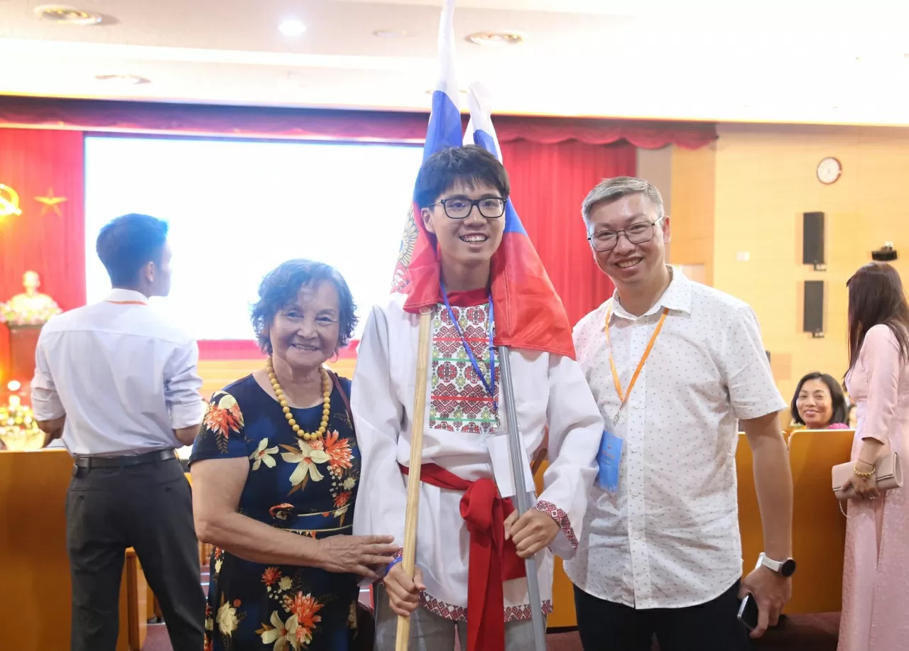 Bà Phạm Thị Ái Liên, bà nội của cháu Đỗ Đắc Bằng từ Liên Bang Nga tự hào chia sẻ. (Ảnh: Thành Long) Bà Phạm Thị Ái Liên, bà nội của cháu Đỗ Đắc Bằng từ Liên Bang Nga tự hào chia sẻ. (Ảnh: Thành Long)