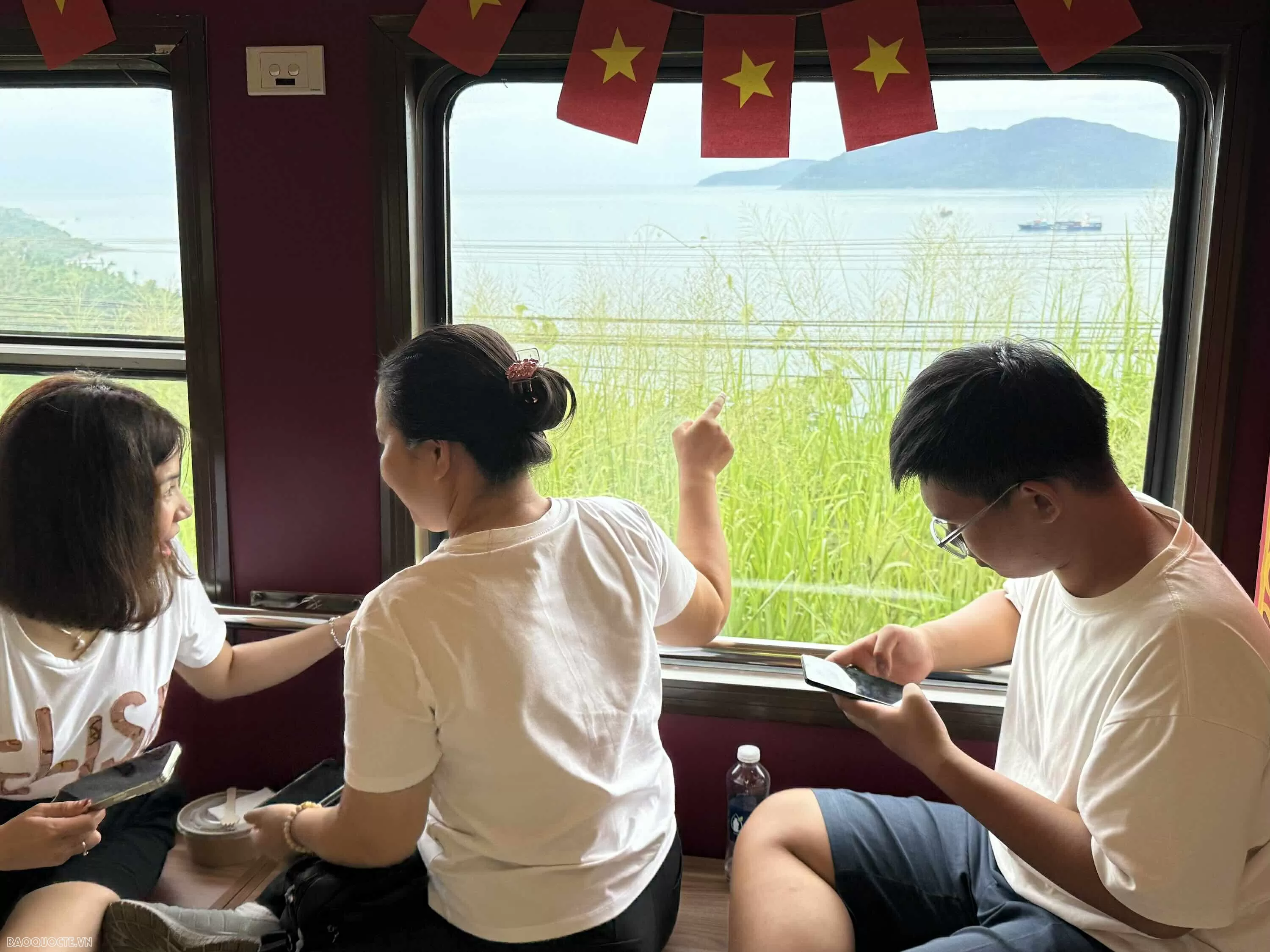 Chuyến tàu di sản Đà Nẵng - Huế: Hành trình ngược thời gian đến miền đất cố đô Chuyến tàu di sản Đà Nẵng Huế: Hành trình ngược thời gian đến miền đất cố đô