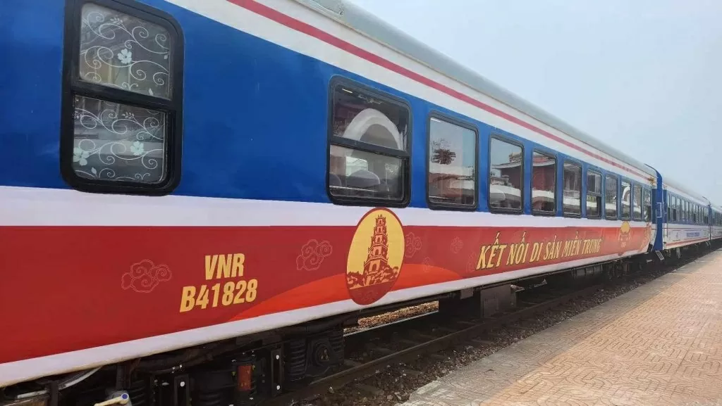 Chuyến tàu di sản Đà Nẵng - Huế: Hành trình ngược thời gian đến miền đất cố đô Chuyến tàu di sản Đà Nẵng - Huế: Hành trình ngược thời gian đến miền đất cố đô