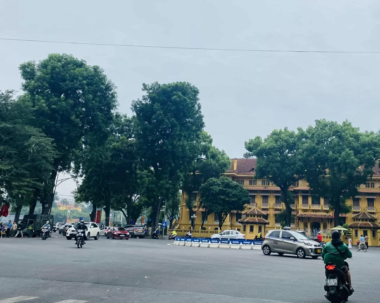 Hà Nội: CSGT ra quân kiểm tra, xử lý vi phạm các phương tiện kinh doanh vận tải