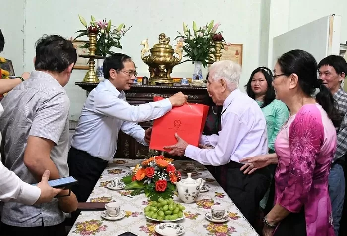 Phó Thủ tướng Bùi Thanh Sơn tri ân người có công tại Thành phố Huế Phó Thủ tướng Bùi Thanh Sơn tri ân người có công tại Thành phố Huế