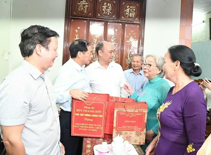 Phó Thủ tướng Bùi Thanh Sơn tri ân người có công tại Thành phố Huế Phó Thủ tướng Bùi Thanh Sơn tri ân người có công tại Thành phố Huế