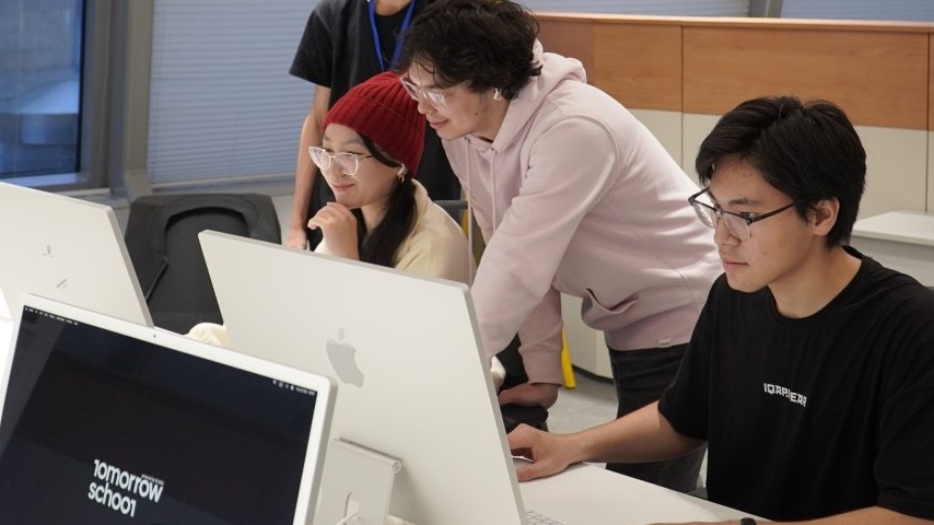 Từ trường học đến công sở, Kazakhstan phổ cập AI theo cách riêng