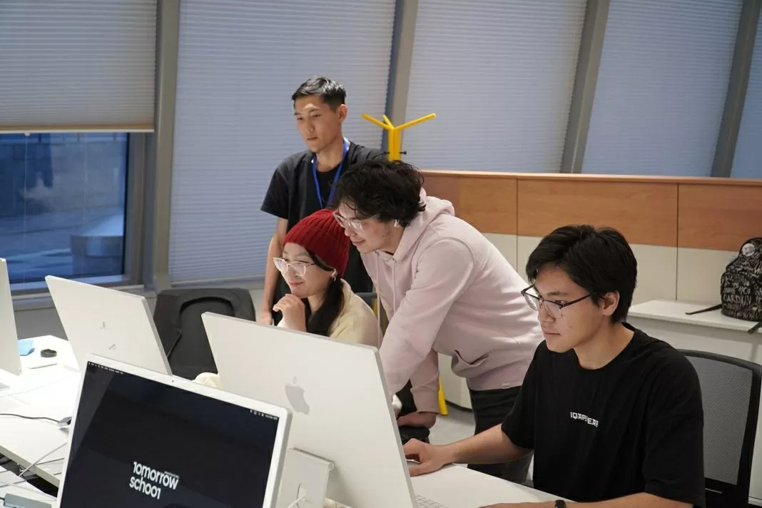 Kazakhstan triển khai chương trình đào tạo AI miễn phí cho mọi lứa tuổi và ngành nghề