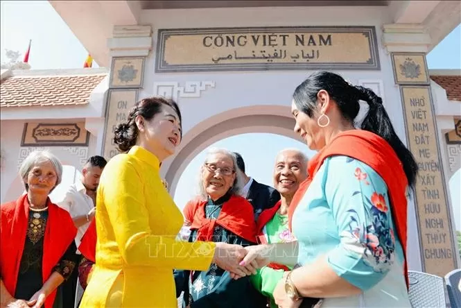 Phu nhân Chủ tịch Quốc thăm Làng Việt Nam ở Morocco