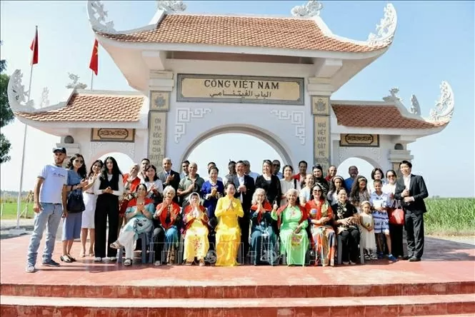 Phu nhân Chủ tịch Quốc thăm Làng Việt Nam ở Morocco