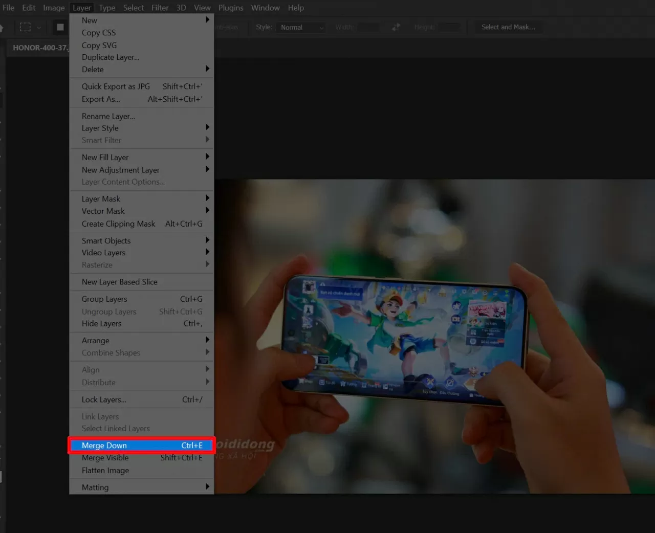 Nhấn chuột phải vào layer đã chọn.