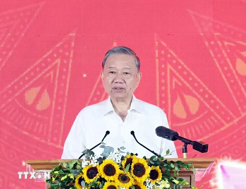 Tổng Bí thư Tô Lâm phát biểu tại Lễ khởi công Trường liên cấp Tiểu học, Trung học cơ sở xã Si Pa Phìn, tỉnh Điện Biên. (Ảnh: Thống Nhất/TTXVN)