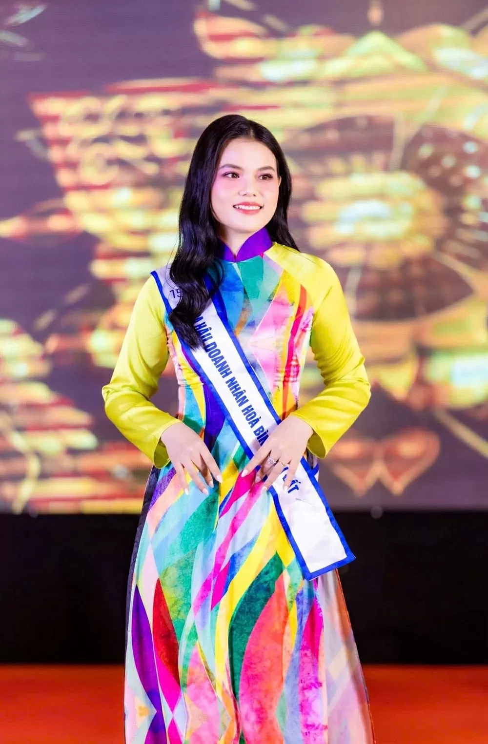 Nguyễn Thị Dung giành danh hiệu Hoa hậu Đại sứ cuộc thi Hoa hậu Doanh nhân hòa bình Trái đất 2025