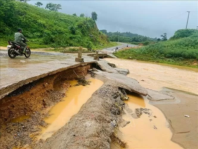 Cảnh báo nguy cơ lũ quét, sạt lở và nắng nóng cục bộ ở nhiều tỉnh, thành phố