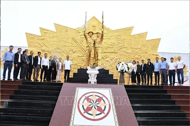 Cộng đồng người Việt tại Lào tri ân các anh hùng, liệt sĩ