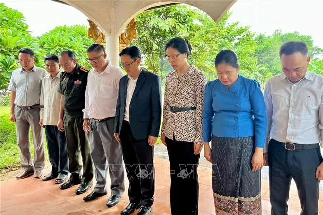 Người Việt tại Lào lan toả hoạt động tri ân các anh hùng, liệt sĩ