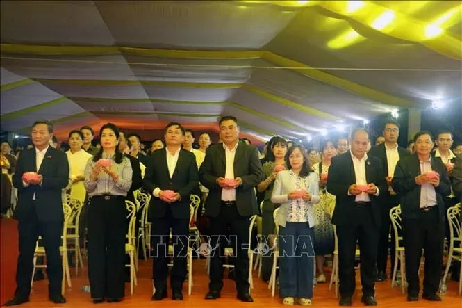 Người Việt tại Lào lan toả hoạt động tri ân các anh hùng, liệt sĩ