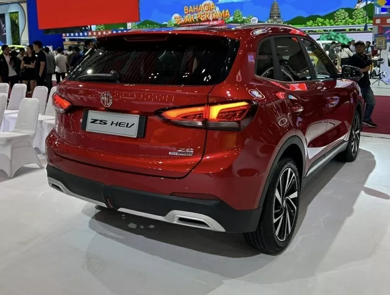 MG ZS HEV có thể đạt tốc độ tối đa lên tới 168 km/h, trong khi mức tiêu thụ nhiên liệu trung bình chỉ khoảng 5,1 lít/100 km MG ZS HEV có thể đạt tốc độ tối đa lên tới 168 km/h, trong khi mức tiêu thụ nhiên liệu trung bình chỉ khoảng 5,1 lít/100 km