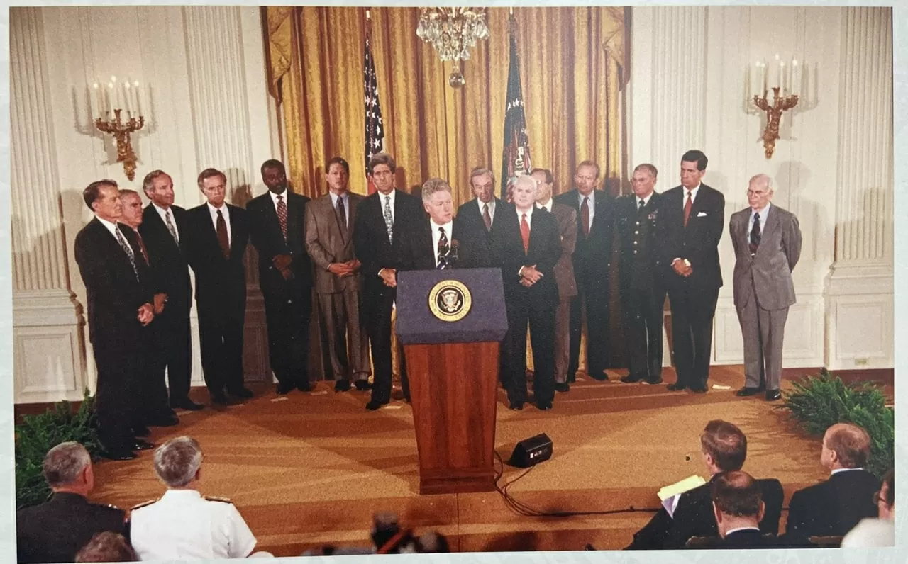 Tổng thống Bill Clinton tuyên bố bình thường hóa quan hệ với Việt Nam ngày 11-7-1995 tại Nhà Trắng - Ảnh: Thư viện Tổng thống Bill Clinton