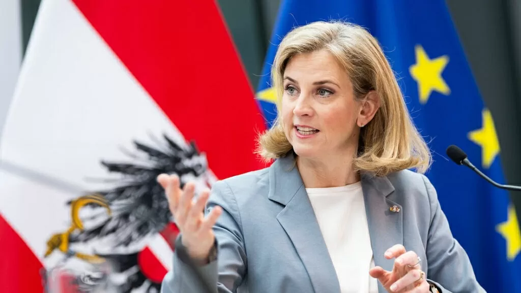 Áo bất ngờ tuyên bố ý định sẵn sàng xem lại chính sách trung lập, cân nhắc gia nhập NATO,