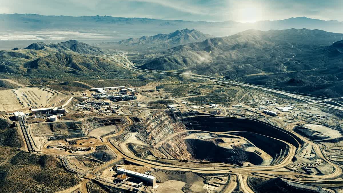 Căng thẳng thương mại Mỹ-Trung Quốc lại nóng lên, ông Trump dọa áp thuế tới 200% với nam châm Bắc Kinh