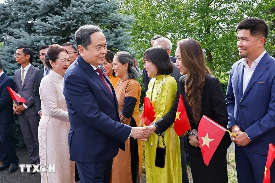 Chủ tịch Quốc hội Trần Thanh Mẫn gặp mặt cộng đồng người Việt Nam tại Thụy Sỹ