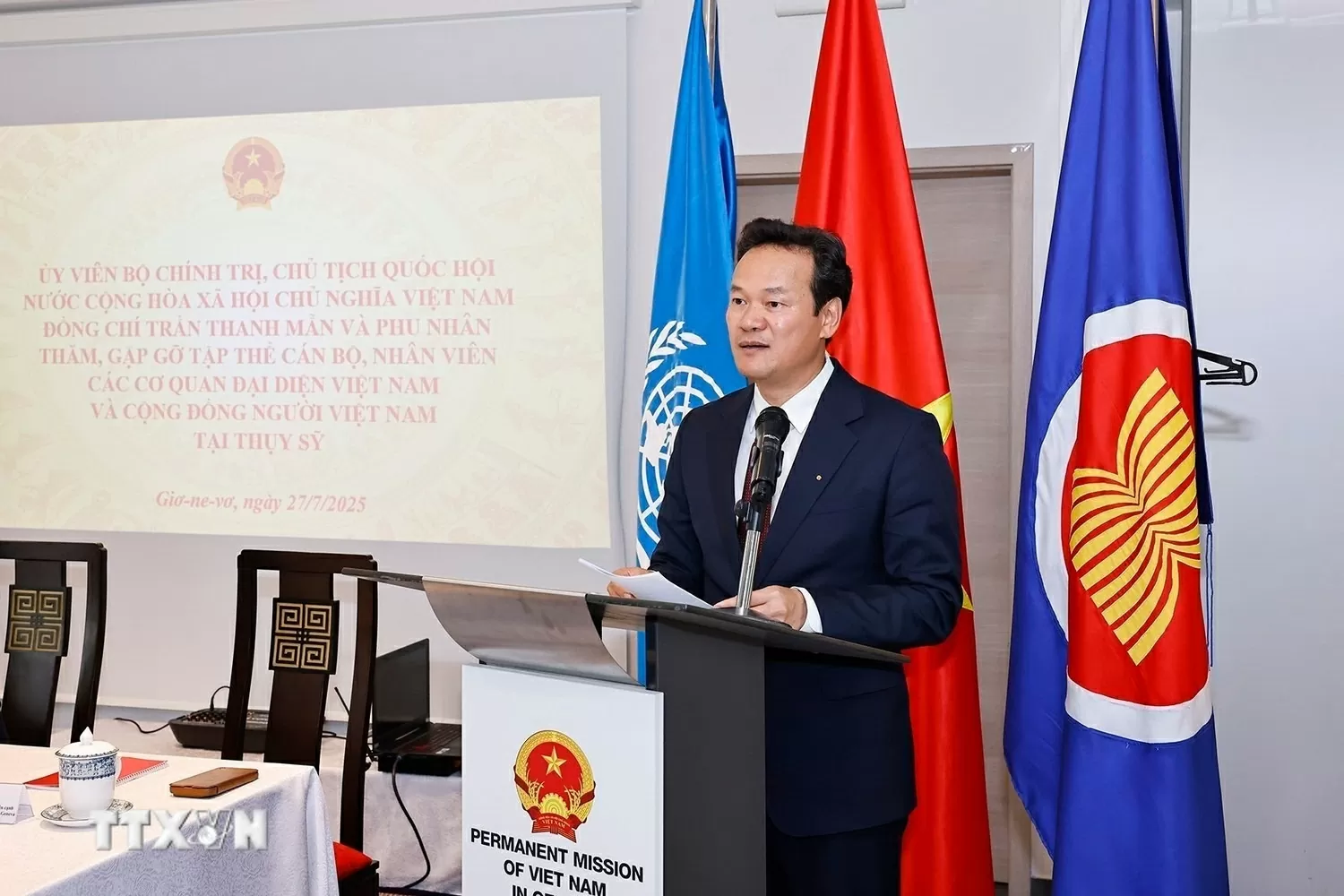 Chủ tịch Quốc hội Trần Thanh Mẫn gặp mặt cộng đồng người Việt Nam tại Thụy Sỹ
