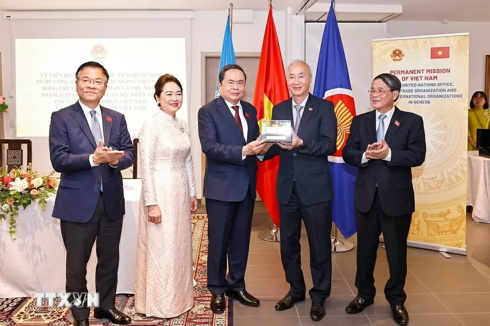 Chủ tịch Quốc hội Trần Thanh Mẫn gặp mặt cộng đồng người Việt Nam tại Thụy Sỹ